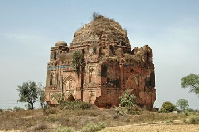 Bibi Taj Tomb (180K)