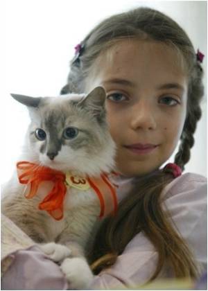 girl with a cat (15K)