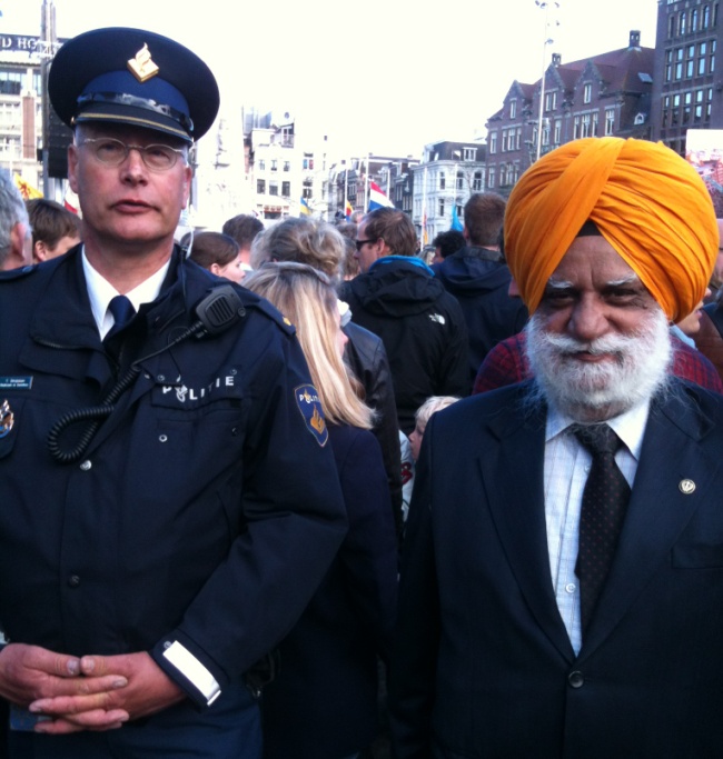 (7) Bhupinder Singh at the Dam. (140K)