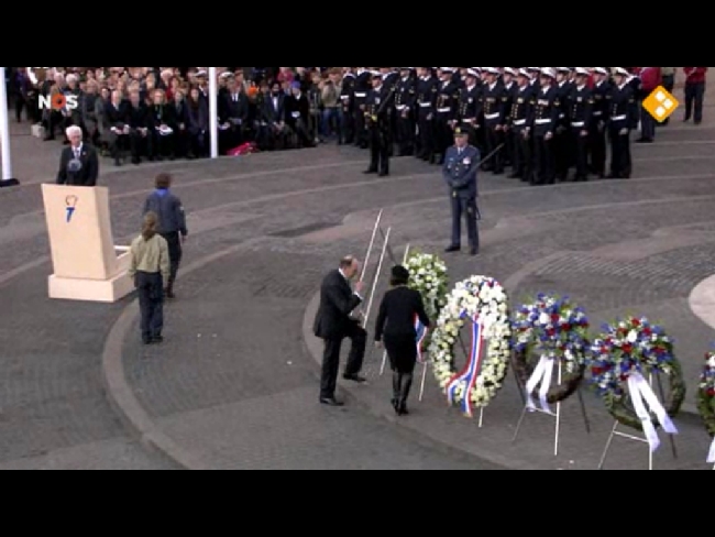 (5) Manjot Singh, Gursev Singh and Amrit Dev Kaur are seen in the background of the Ceremony. (151K)