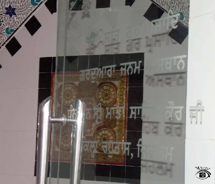 Gurdwara Sahib-Inside door (209K)