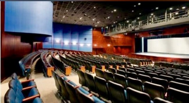 600 Seat Sparkling Proscenum theater