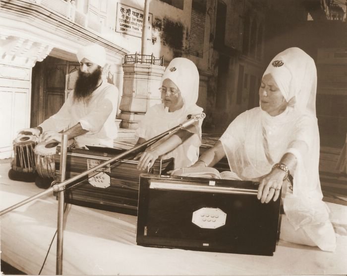 Kirtan_at_Akal_Takat (64K)