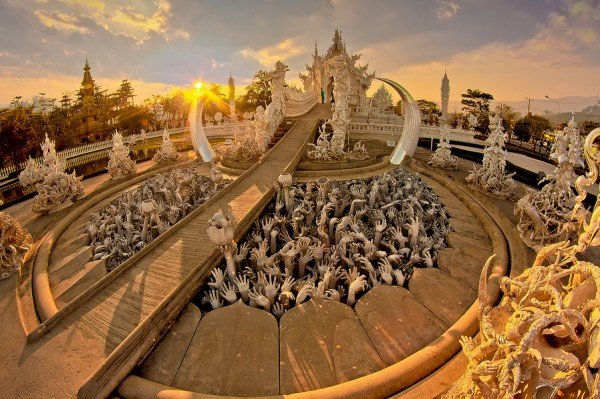 wat-rong-dr.-green-600x399 (100K)