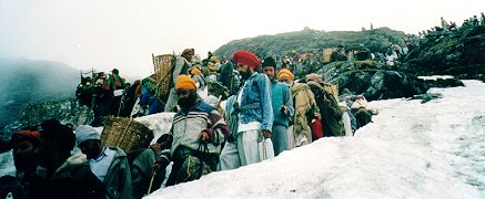 Pilgrims walking down from Hemkunt Sahib